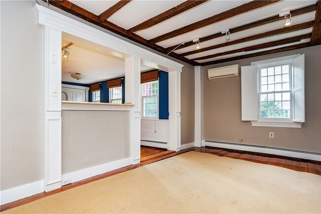 Building Photo - 19 King St