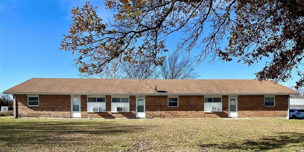Front - 211 Smith Rd
