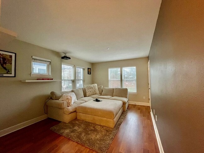 Building Photo - Incredible SE Hazelwood 2 Bedroom + 1 Bathroom Condo w/ included Garage and Washer & Dryer!!