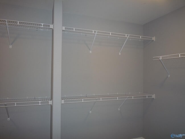 Building Photo - 13205 Hill Crest Dr