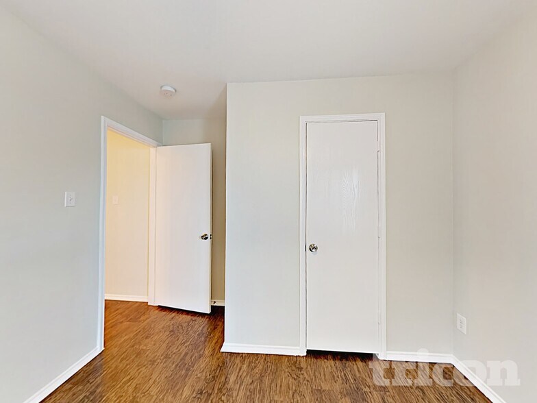 Building Photo - 2513 Thousand Oaks Dr