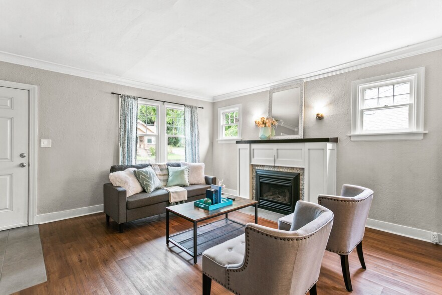 Living Room (South) - 307 E 29th Ave