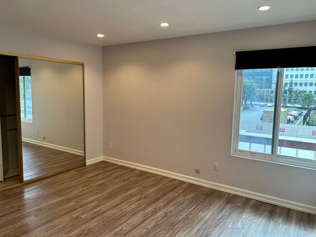 Building Photo - FANTASTIC UPSTRS 2BD 2BA CONDO FOR LEASE!