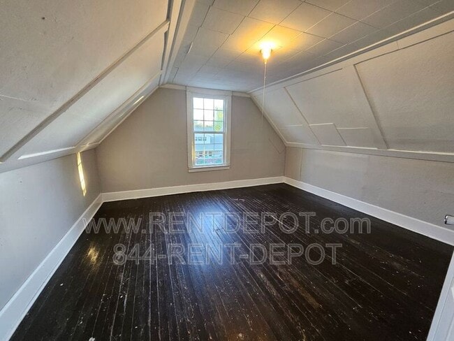 Building Photo - 308 E Iowa St