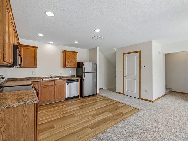Building Photo - 3180 SW Arlan Ln