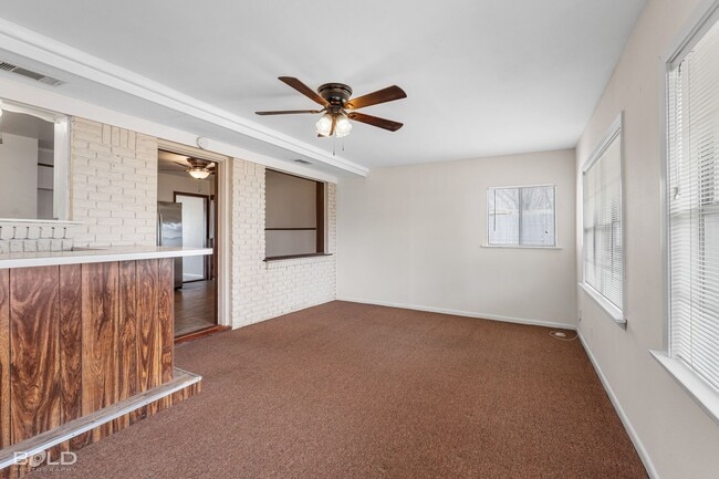 Building Photo - 1706 Shady Grove Dr