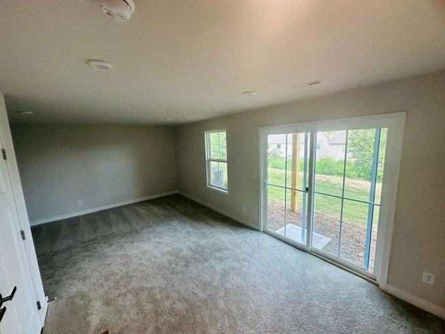 Building Photo - 9904 Oaklawn Blvd NW