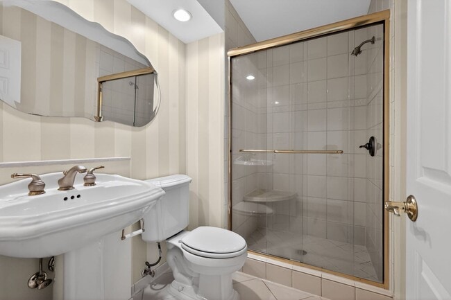 Building Photo - Exceptional residence in the heart of Old Town Alexandria