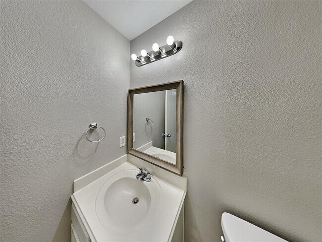 Building Photo - 2311 Shady Birch Dr