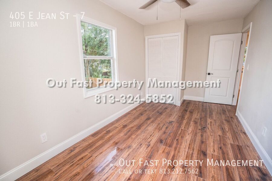 Building Photo - 405 E Jean St