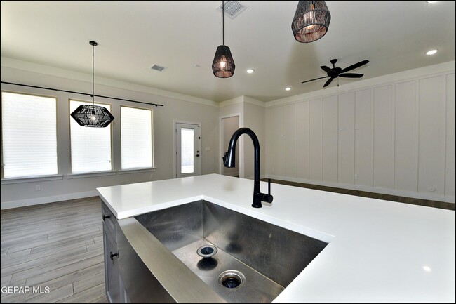 Building Photo - 13868 Paseo Perlas Dr