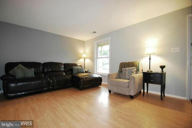 Building Photo - Pasadena Duplex