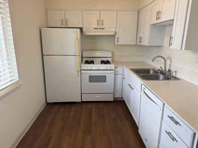 Building Photo - 3908 Ortiz Ct NE