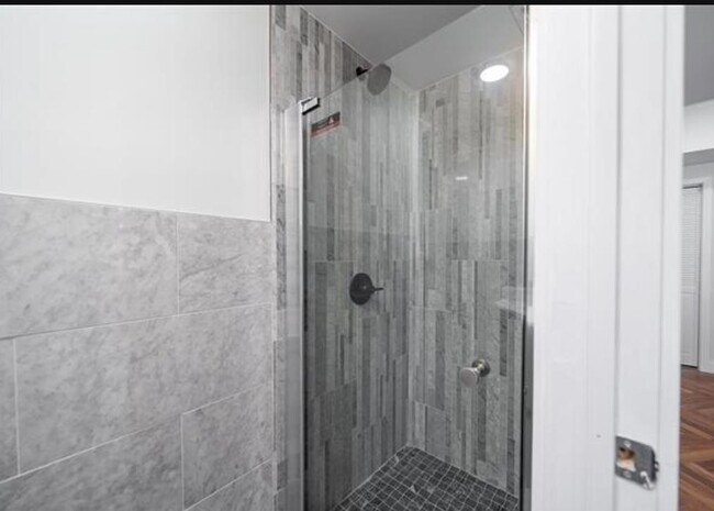 Building Photo - 408 Monroe St