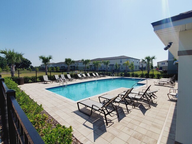 Building Photo - Lake View 3 Bedroom, 2.5 Bath Townhome in Ocoee FL!