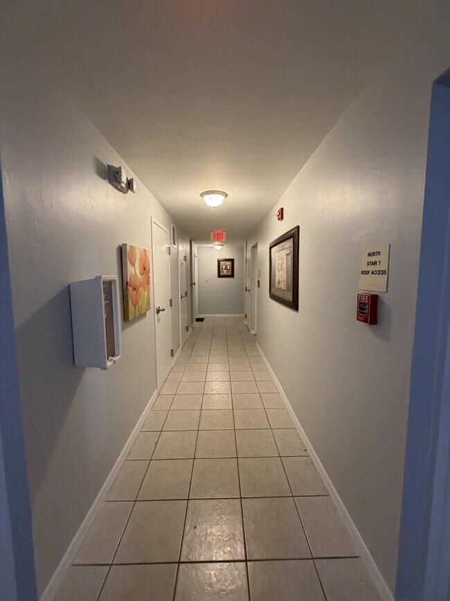 Building Photo - 4803 Sunset Ct