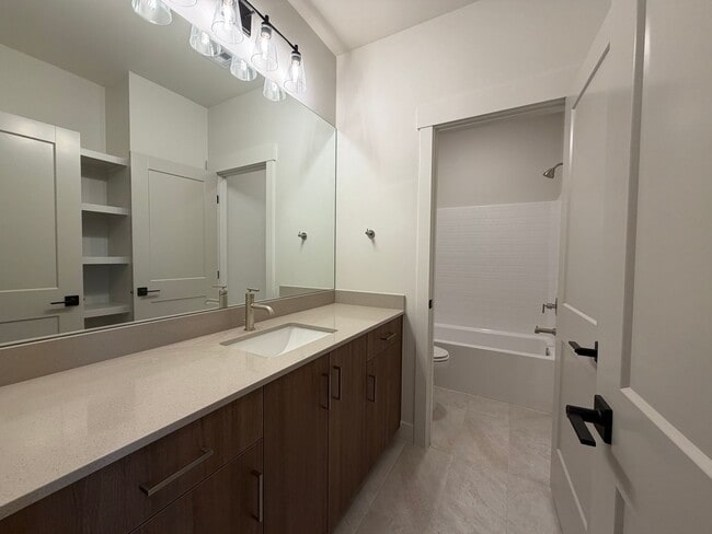 Building Photo - BRAND NEW TOWNHOME FOR RENT BY CRIMSON CLIFFS!