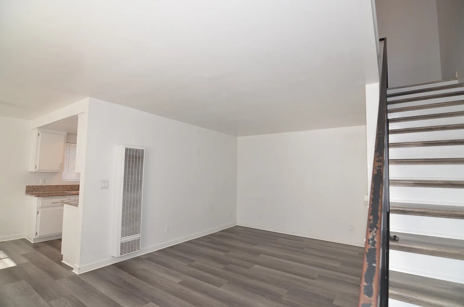 Building Photo - 668 W 15th St