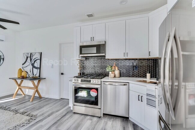 Building Photo - 4506 Moraga Ave