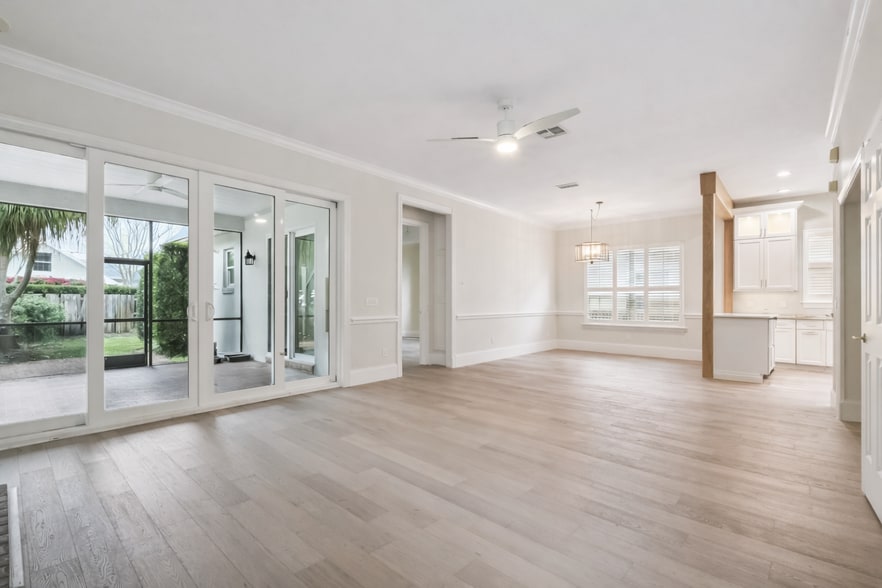 Building Photo - 1441 Place Vendome