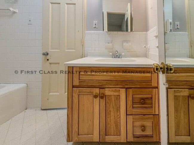 Building Photo - 500 Ashworth Rd