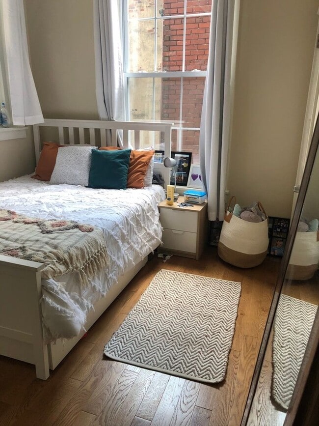 Building Photo - 245 S 10th St