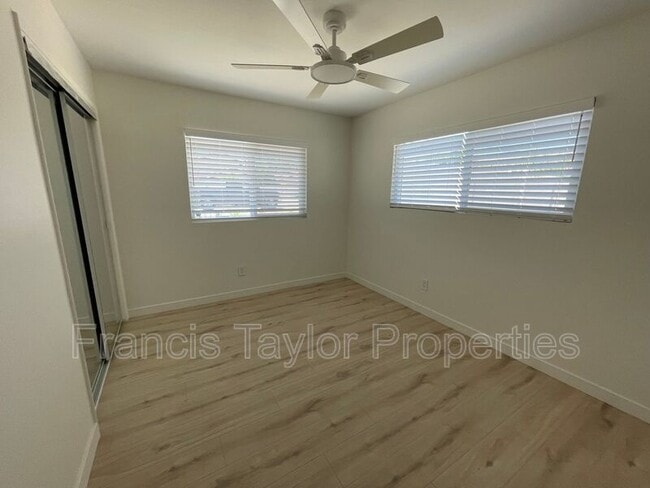 Building Photo - 1124 La Honda Dr