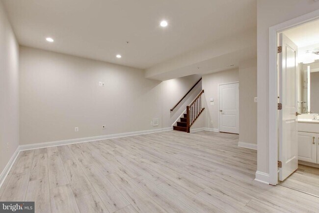 Building Photo - 8526 Pine Springs Dr