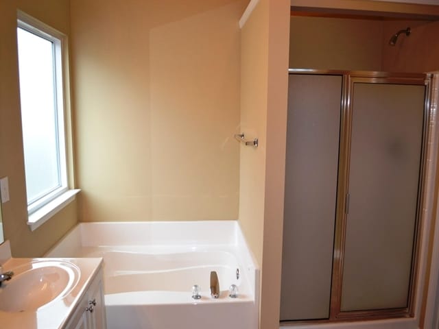 Building Photo - 200 Crossview Dr