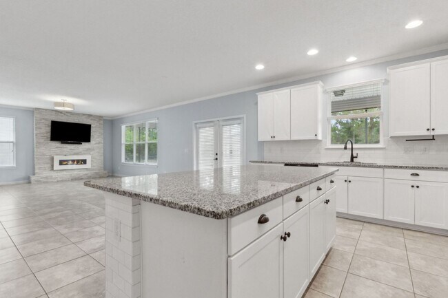 Building Photo - Spacious 4-Bedroom Home in Amelia Walk wit...