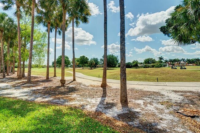 Building Photo - 250 Jacaranda Dr