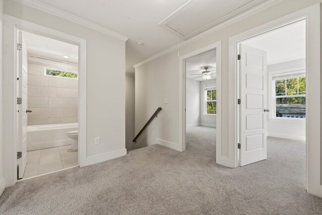 Building Photo - Gorgeous 4be/3ba With Fenced-In Backyard