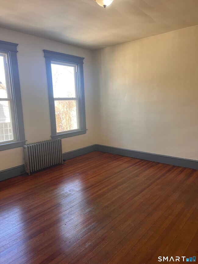 Building Photo - 337 Wilson St