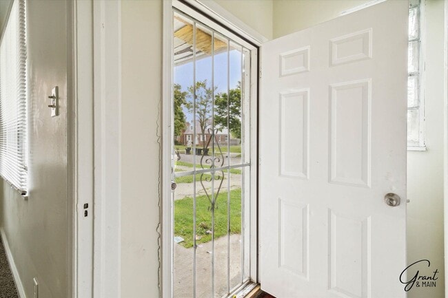 Building Photo - $1,300/month - 3 Bed 1 Bath in Detroit