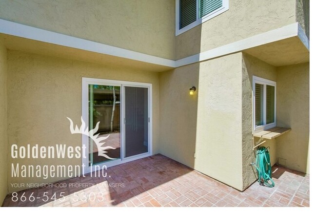 Building Photo - Stunning 3Bdm 1.5Ba Townhouse in UTC!