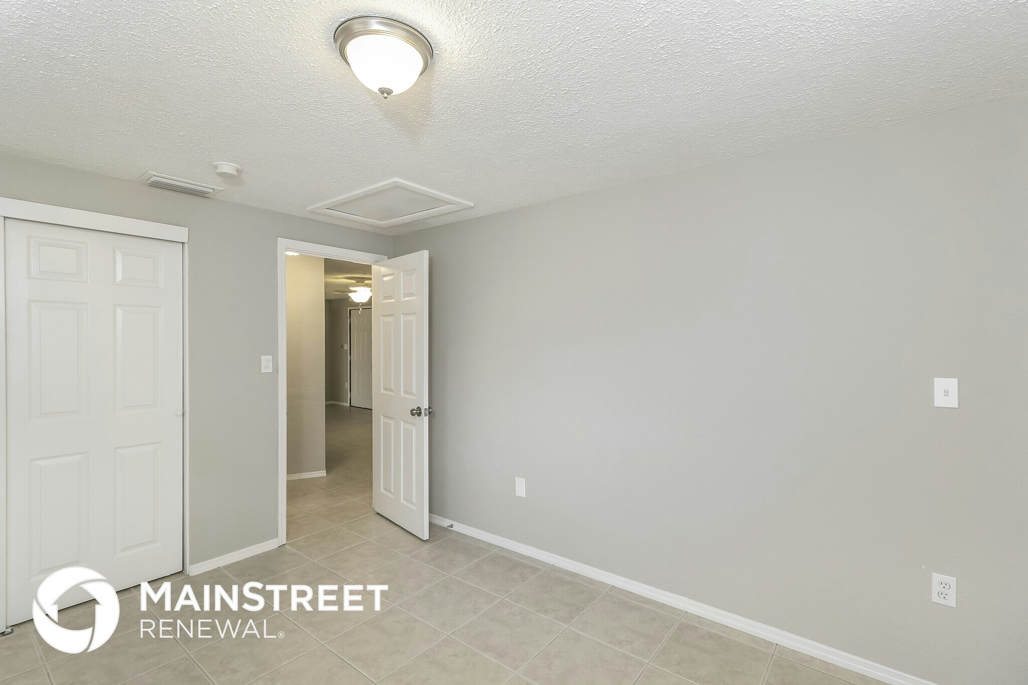 Building Photo - 4215 Tarpon Rd