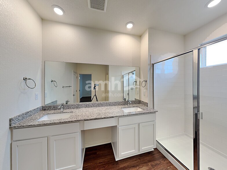 Building Photo - 413 Pebble Bend