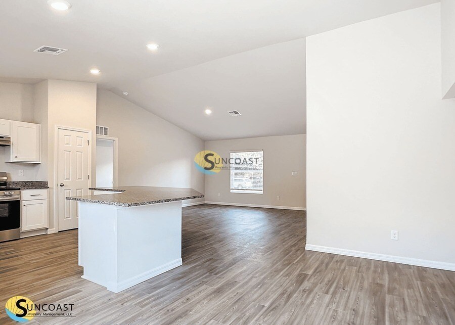 Building Photo - 17389 Tyler Ave