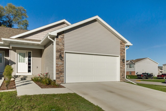 Building Photo - 411 Sunflower Dr