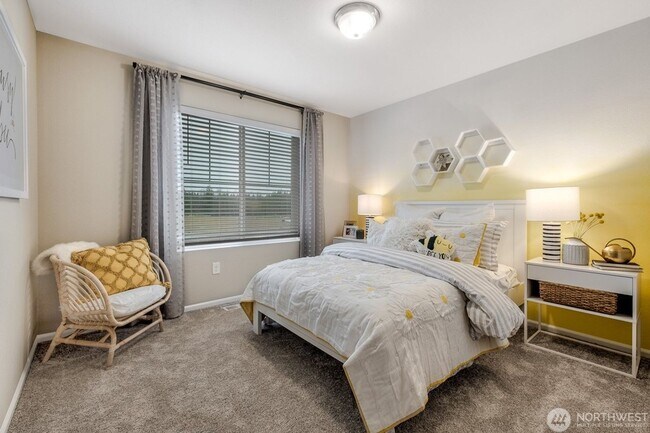 Building Photo - Beautiful 5-bedroom, 3-bath home offering 2,648 sq ft of comfortable living space on an east-faci...