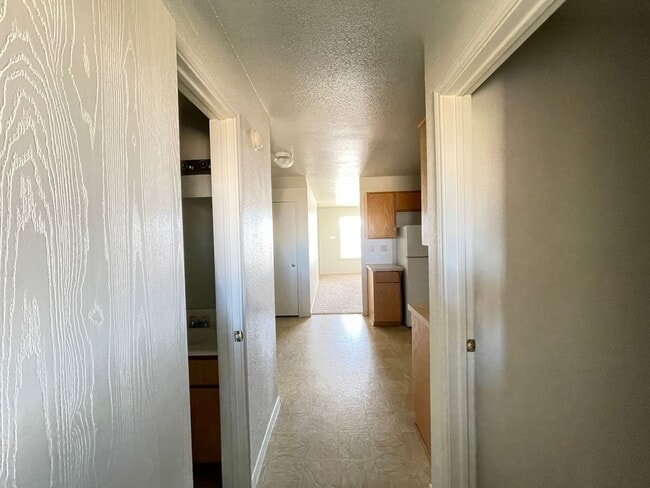 Building Photo - 400 Brittney Way