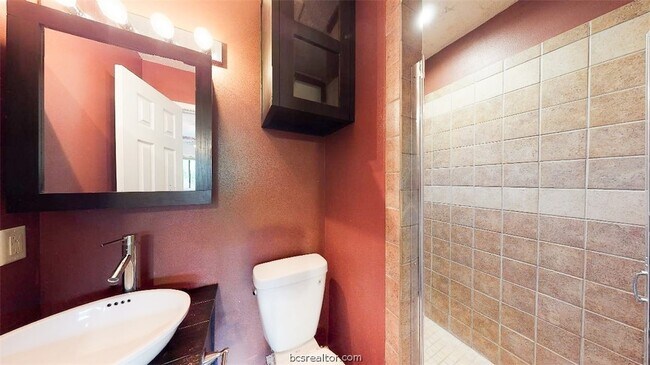 Building Photo - 1418 Magnolia Dr