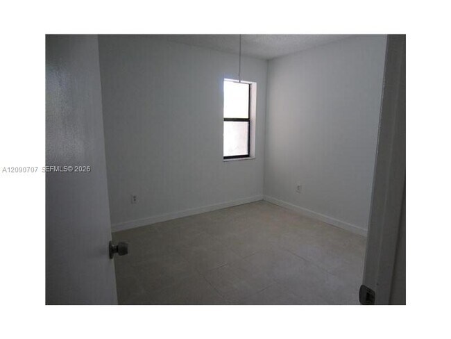 Building Photo - 862 NE 209th St
