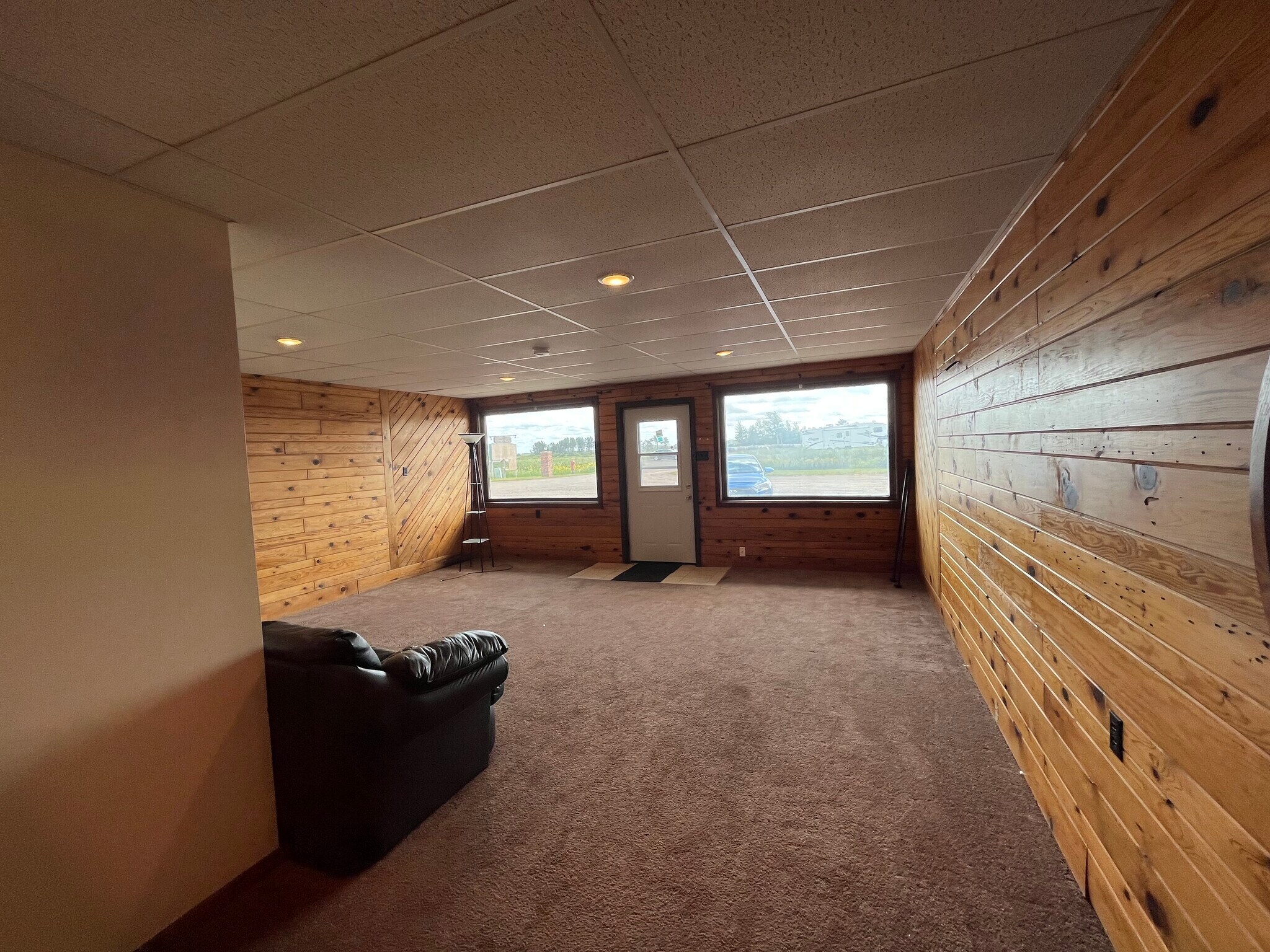 Building Photo - 409 Meadow Dr