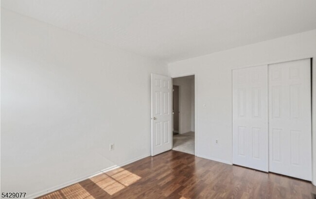 Building Photo - 81 Almond Dr