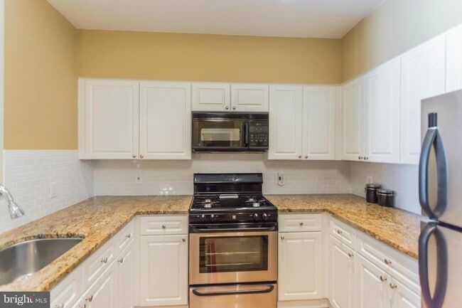 Building Photo - 2204 Westcourt Ln