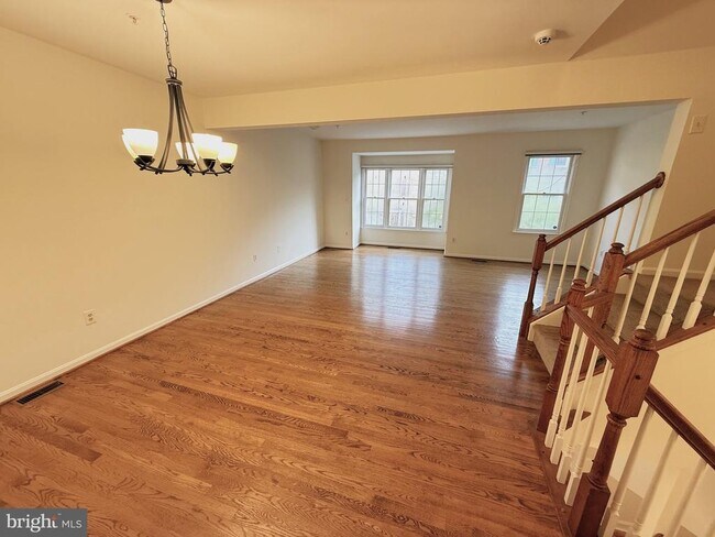 Building Photo - 5506 Whitley Park Terrace
