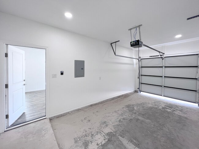 Building Photo - 3610 S Veterans Blvd