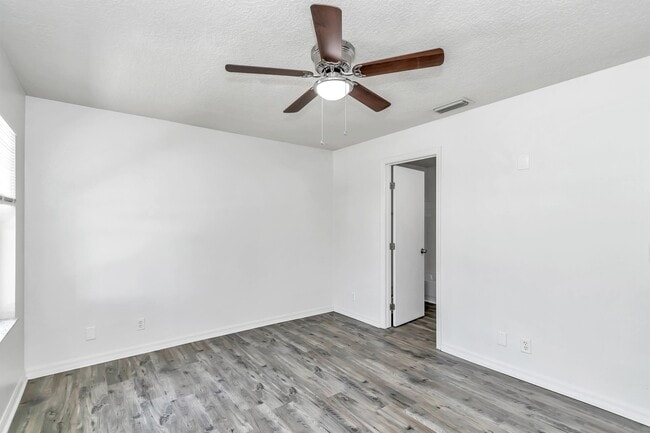 Building Photo - 2405 SE 46th Ct