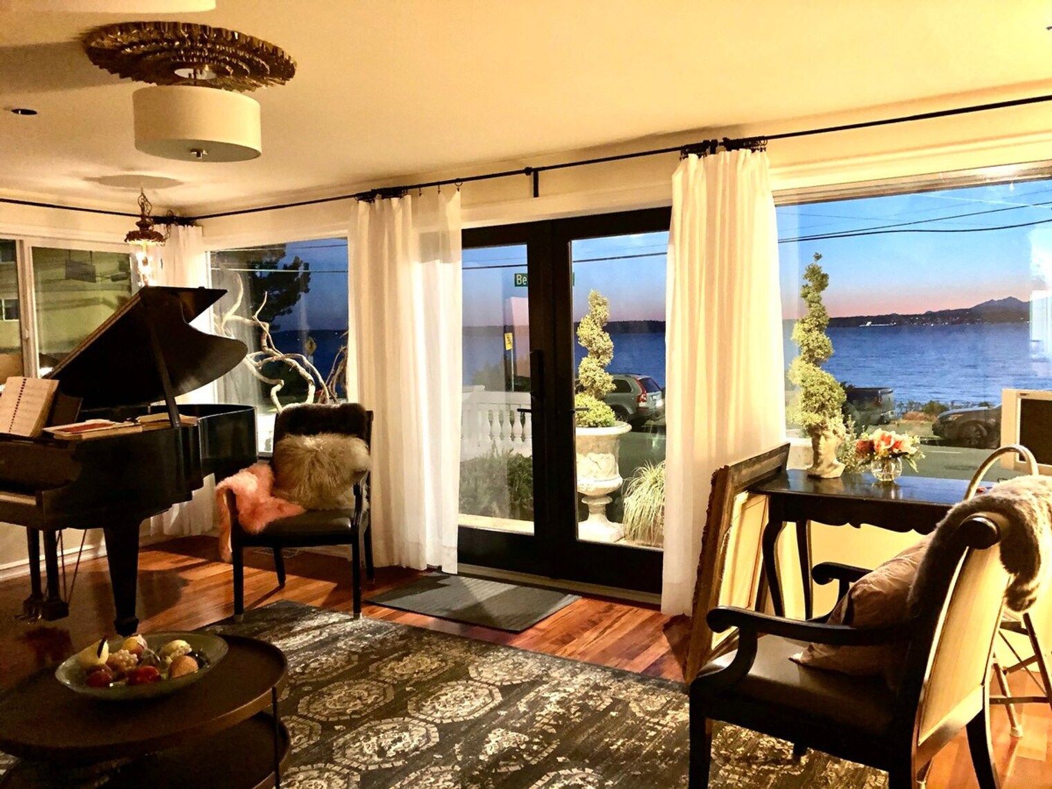 Building Photo - 4030 Beach Dr SW